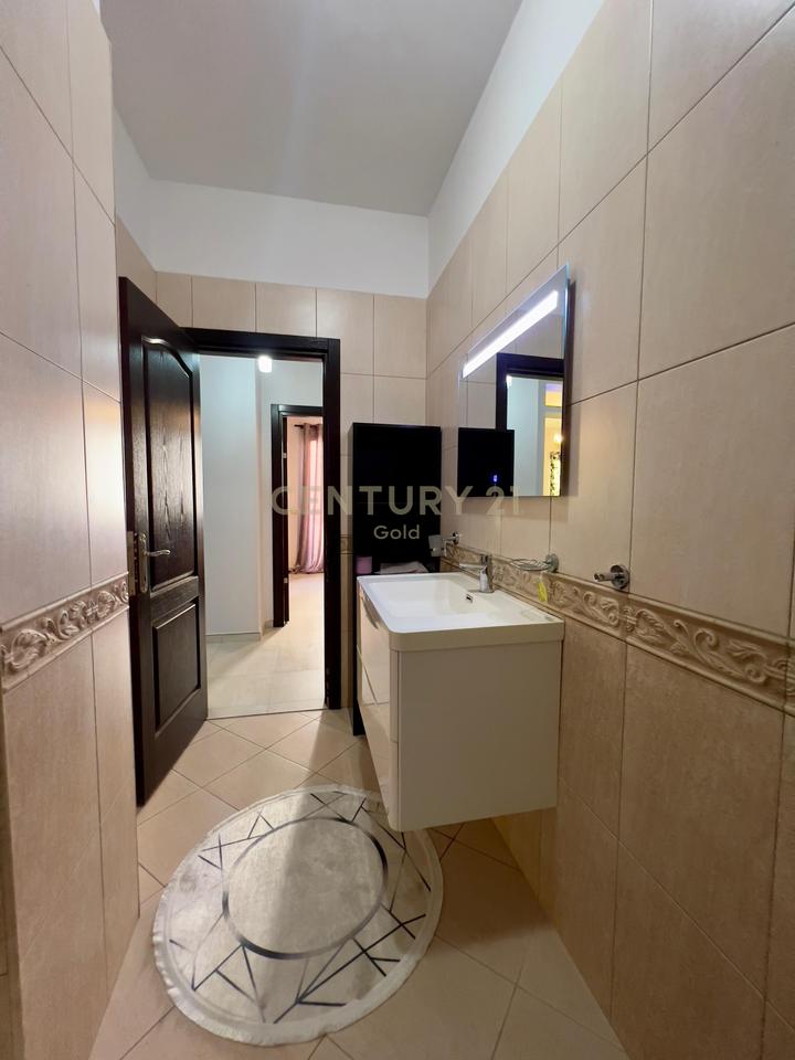 Japim me qira apartament 2+1+2 – prane mbikalimit te Kristal Center!