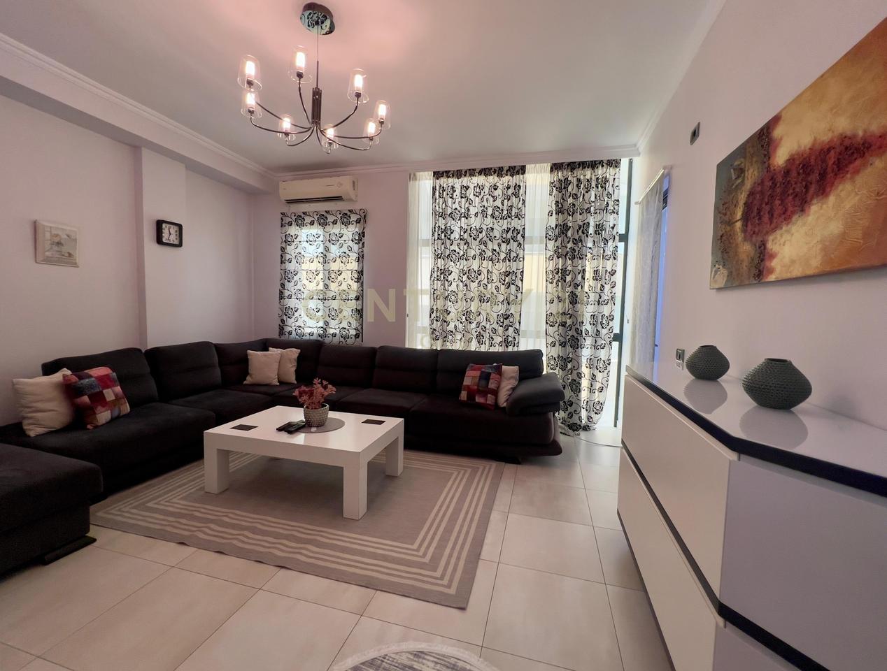 Japim me qira apartament 2+1+2 – prane mbikalimit te Kristal Center!