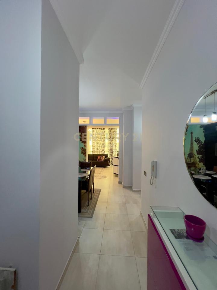 Japim me qira apartament 2+1+2 – prane mbikalimit te Kristal Center!