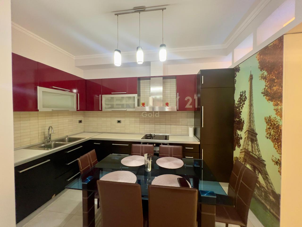 Japim me qira apartament 2+1+2 – prane mbikalimit te Kristal Center!