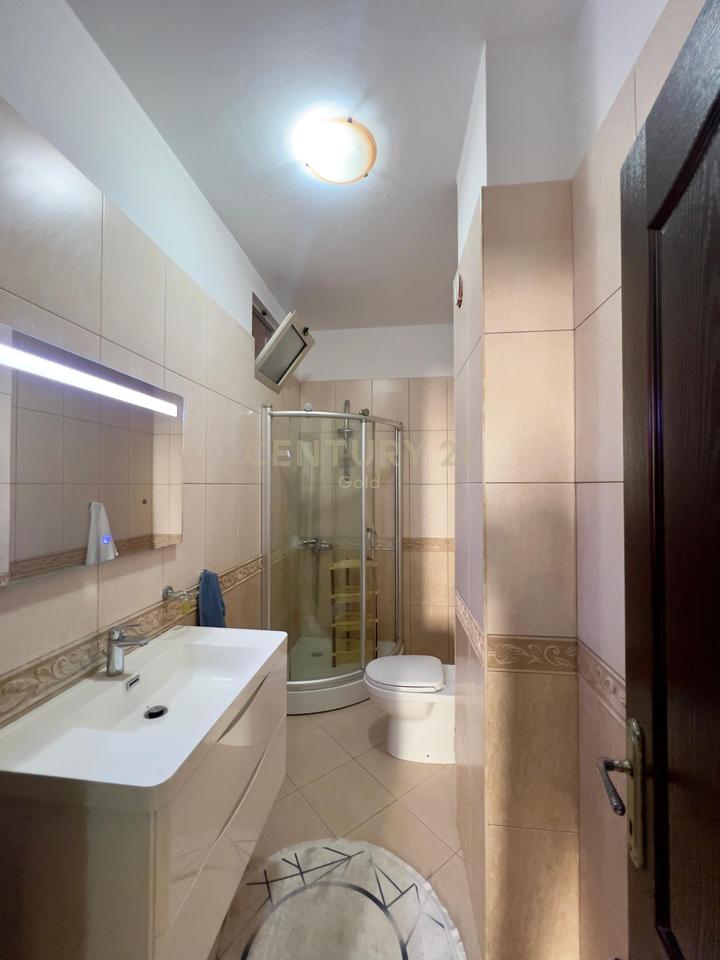 Japim me qira apartament 2+1+2 – prane mbikalimit te Kristal Center!