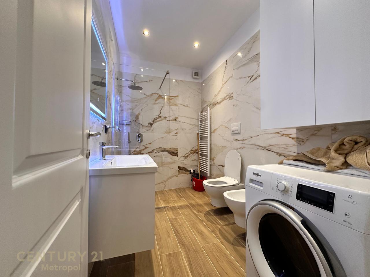 FOR RENT APARTMENT 2+1+2 WITH VERANDA - 1 PARKING SPACE NEAR THE MARKET!