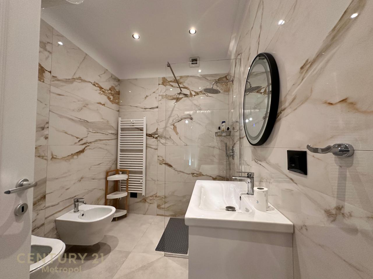 FOR RENT APARTMENT 2+1+2 WITH VERANDA - 1 PARKING SPACE NEAR THE MARKET!