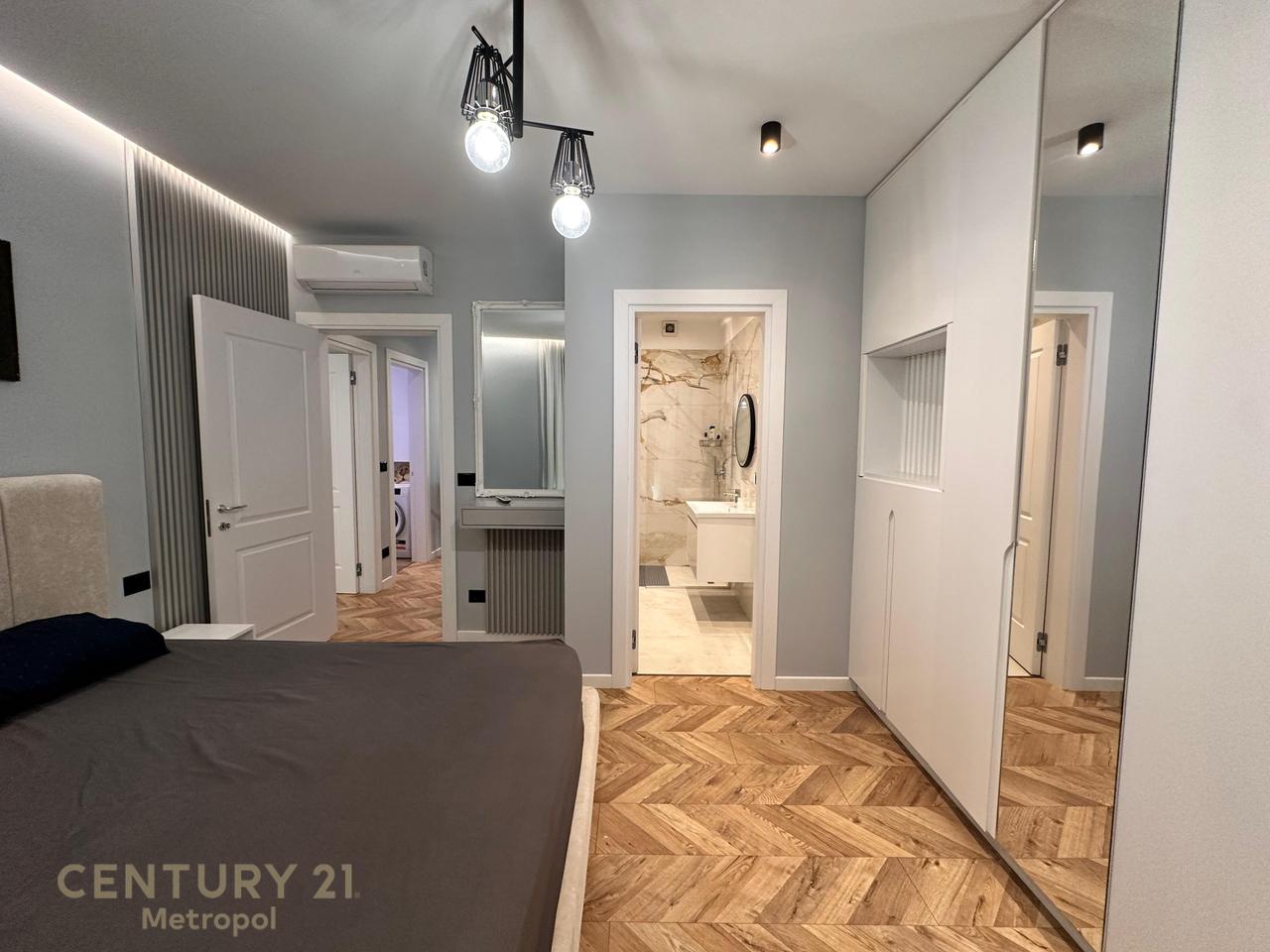 FOR RENT APARTMENT 2+1+2 WITH VERANDA - 1 PARKING SPACE NEAR THE MARKET!