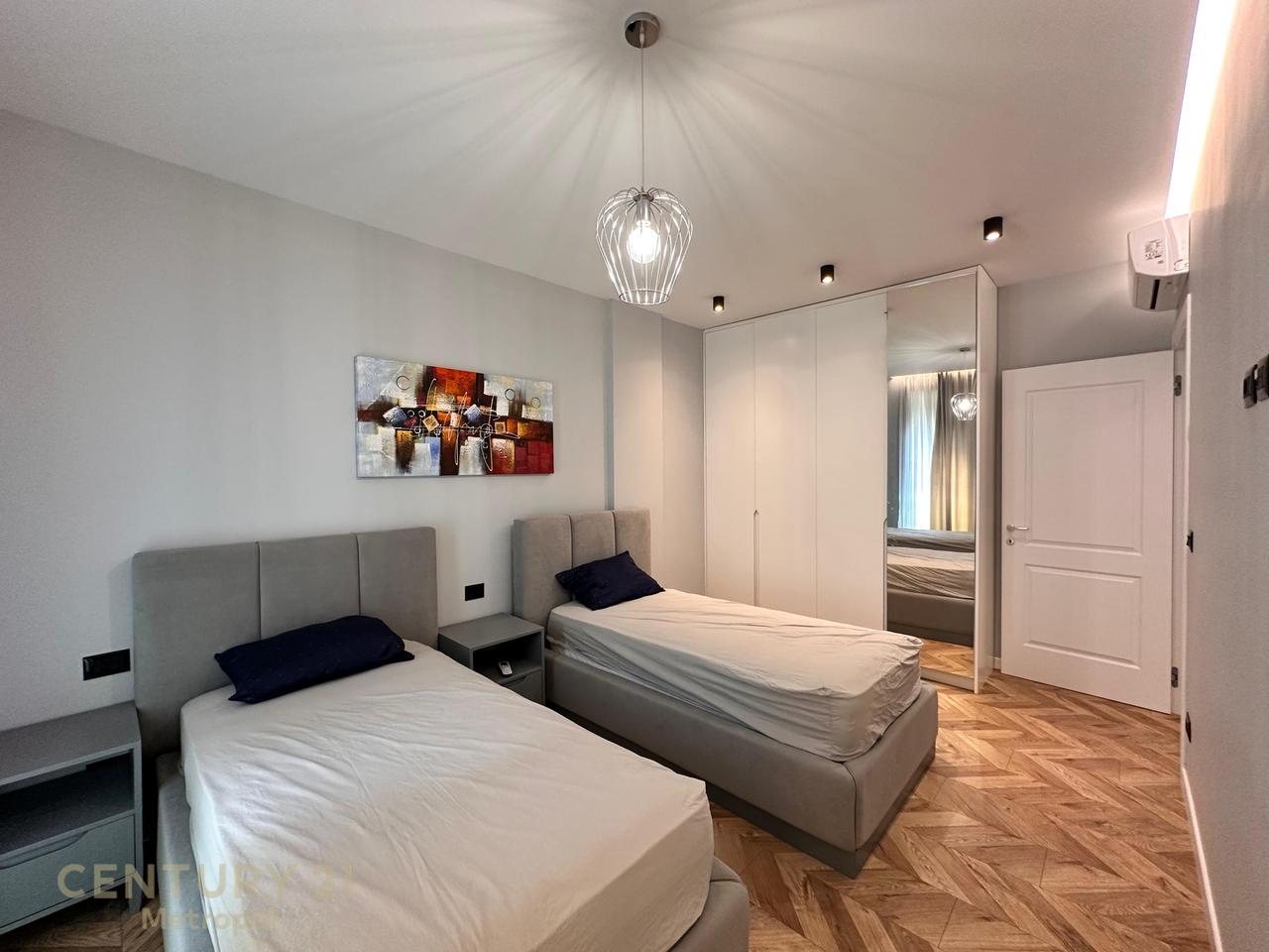 FOR RENT APARTMENT 2+1+2 WITH VERANDA - 1 PARKING SPACE NEAR THE MARKET!