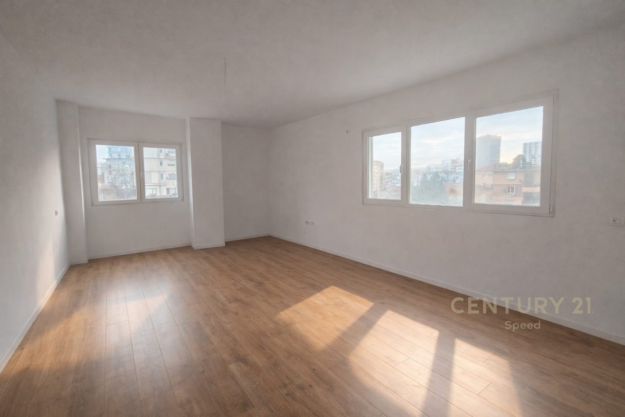 Nuovo Mercato – Ufficio ambiente 3+1 in affitto!!