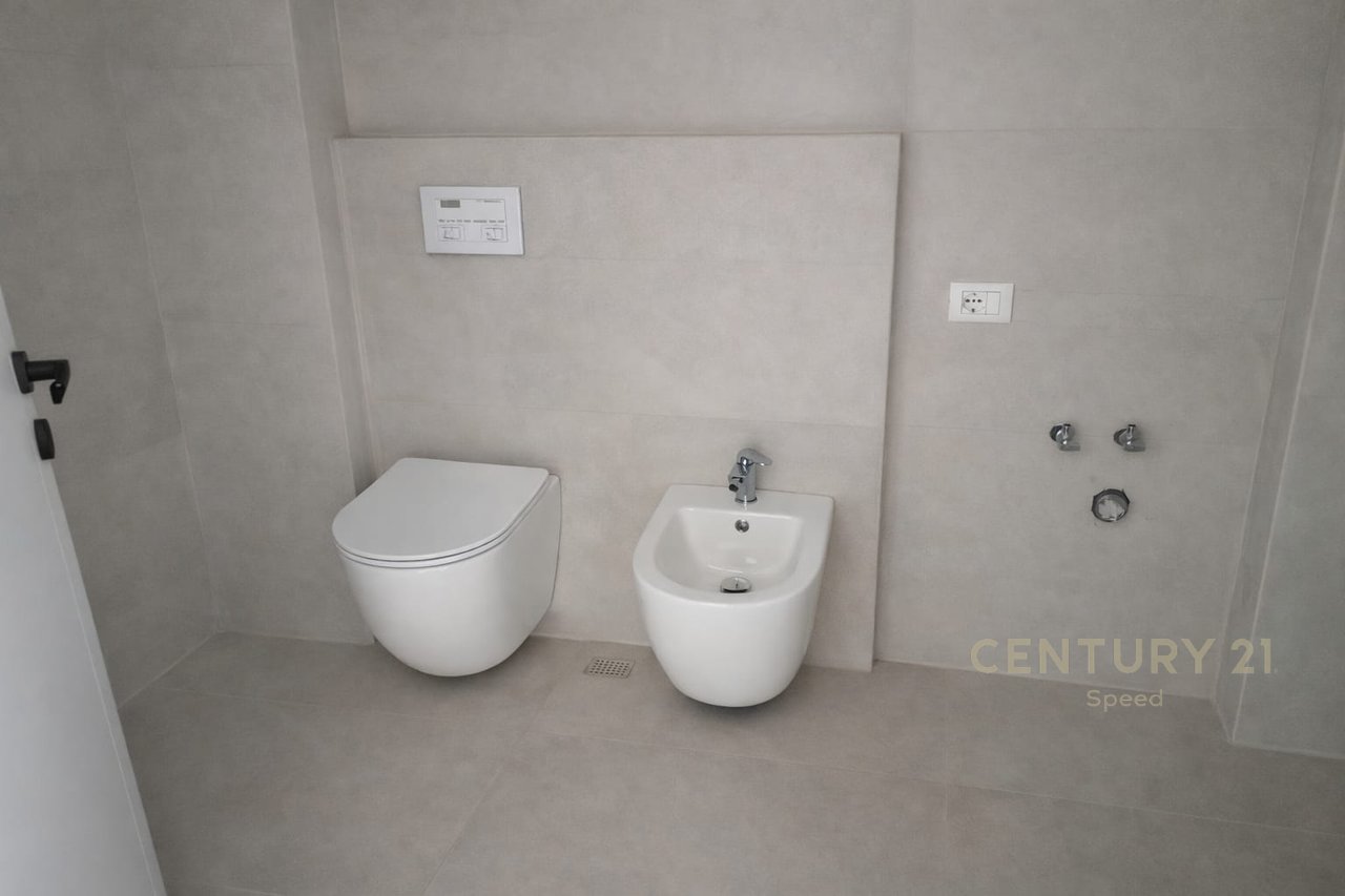 Nuovo Mercato – Ufficio ambiente 3+1 in affitto!!