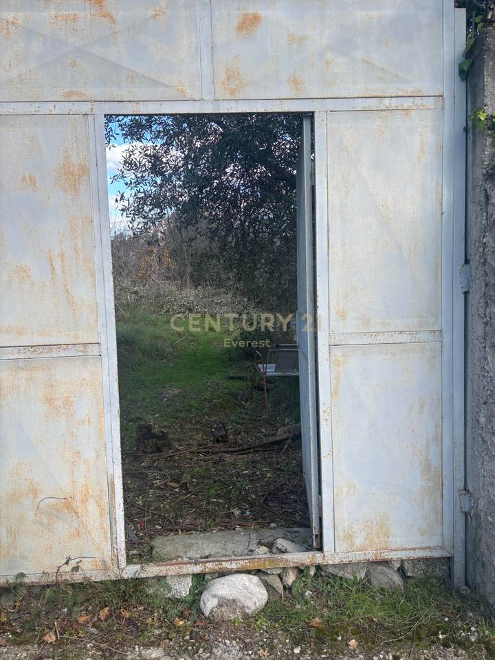 SHITET TOKË (ULLISHTE) 680 m² NË BABRRU – ME DOKUMENTACION TË RREGULLT *ZONE E KUQE*