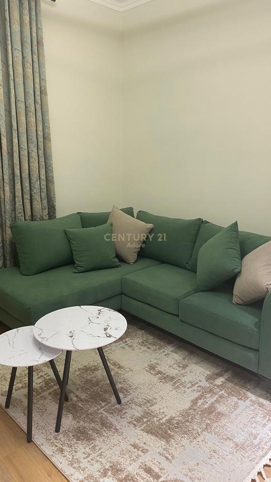 Jepet me qira apartament 1+1 tek Shkolla e Kuqe!