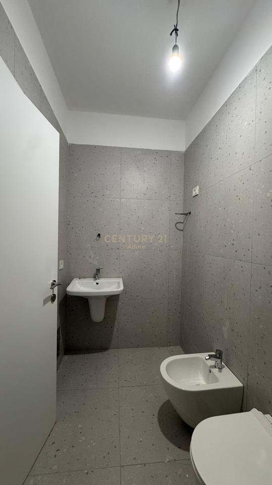 Jepet me qira apartament 3+1+2 tualete + post parkimi te perfshire tek Mine Peza !