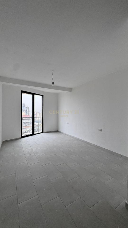 Jepet me qira apartament 3+1+2 tualete + post parkimi te perfshire tek Mine Peza !