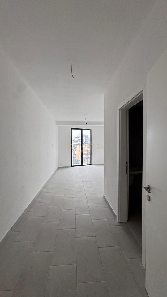 Jepet me qira apartament 3+1+2 tualete + post parkimi te perfshire tek Mine Peza !