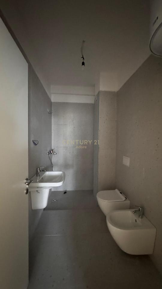 Jepet me qira apartament 3+1+2 tualete + post parkimi te perfshire tek Mine Peza !