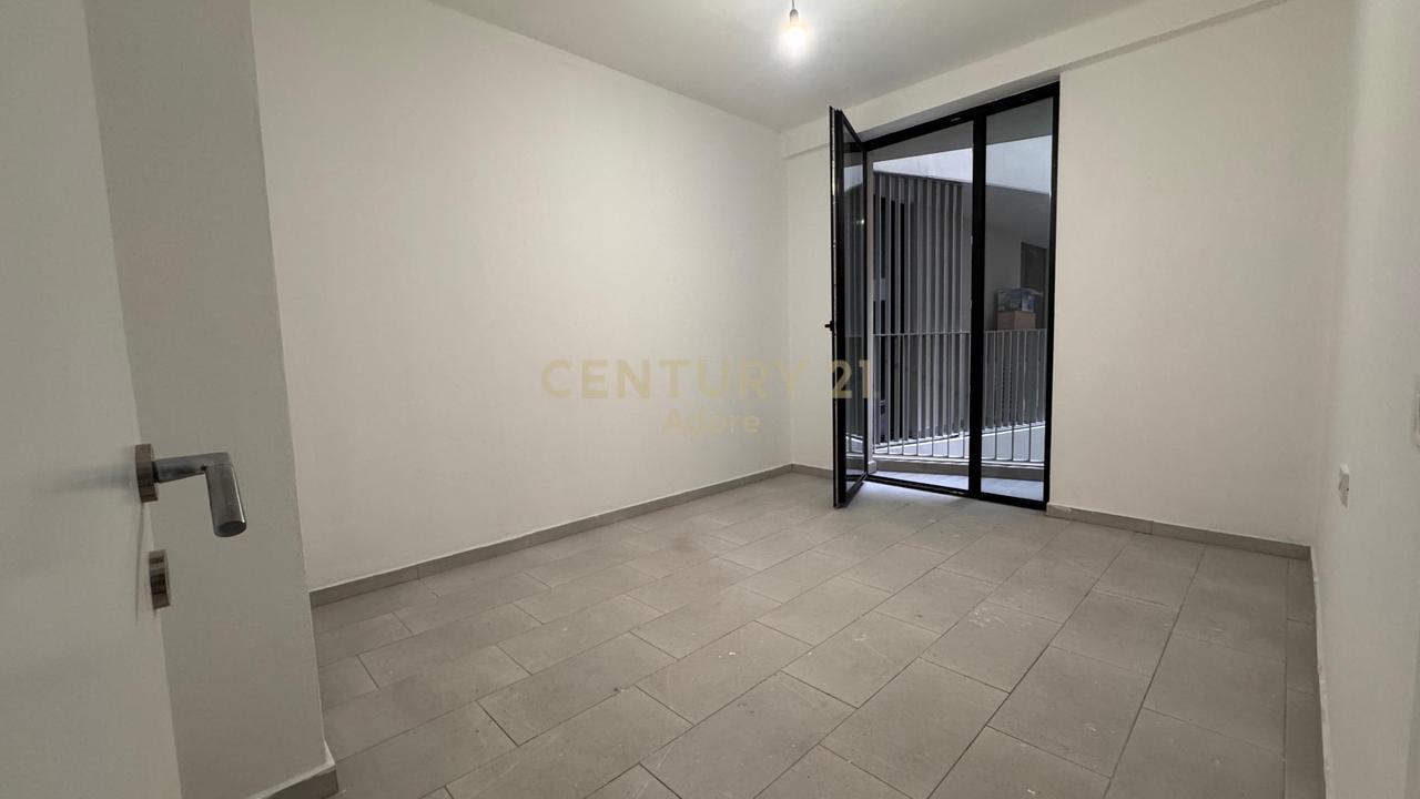 Jepet me qira apartament 3+1+2 tualete + post parkimi te perfshire tek Mine Peza !