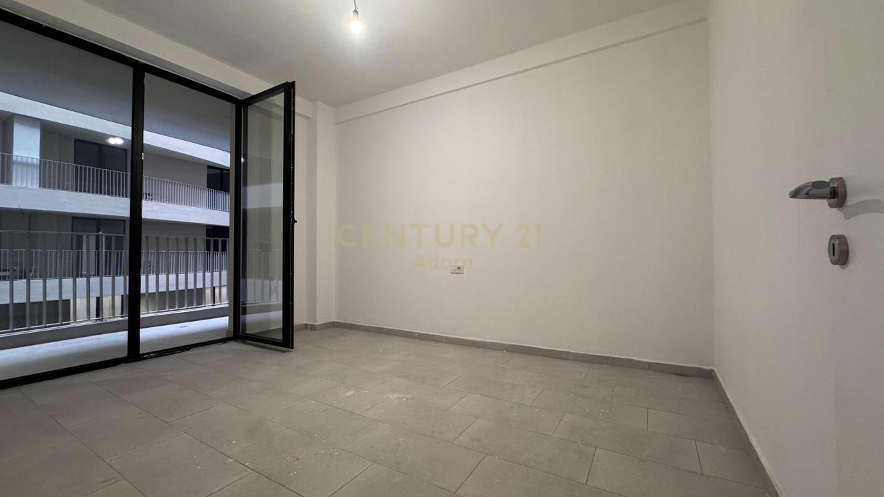 Jepet me qira apartament 3+1+2 tualete + post parkimi te perfshire tek Mine Peza !