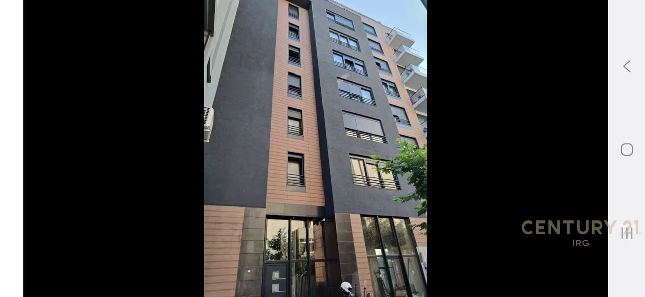 Jepet me qira apartament 2+1 prane Pazarit te Ri!