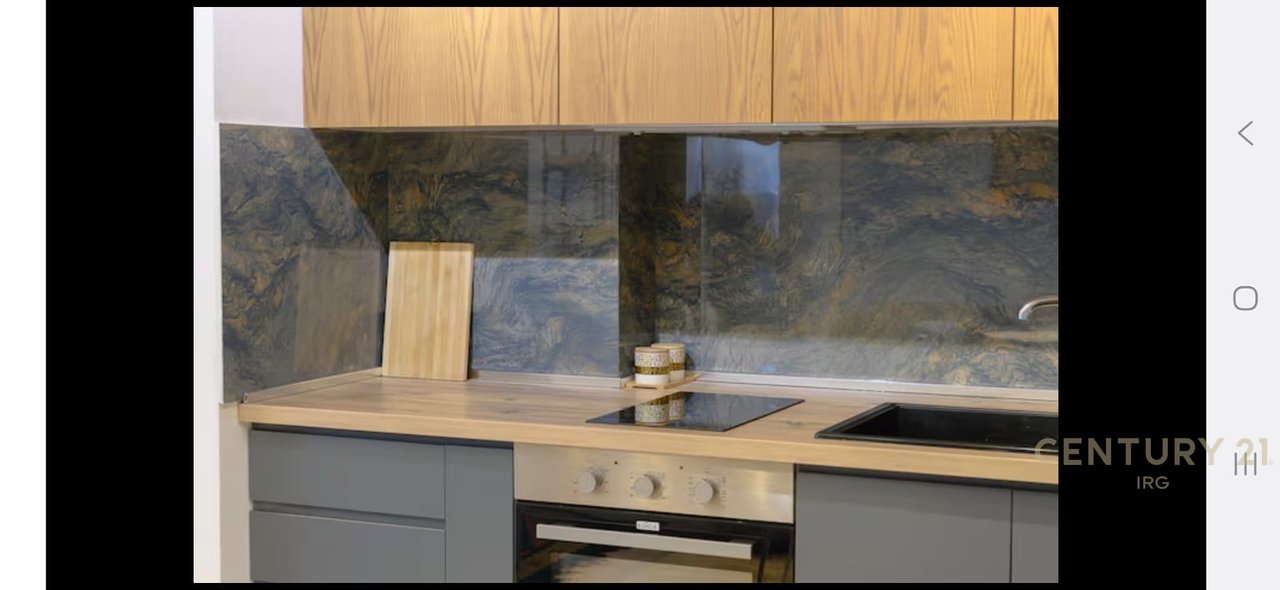 Jepet me qira apartament 2+1 prane Pazarit te Ri!