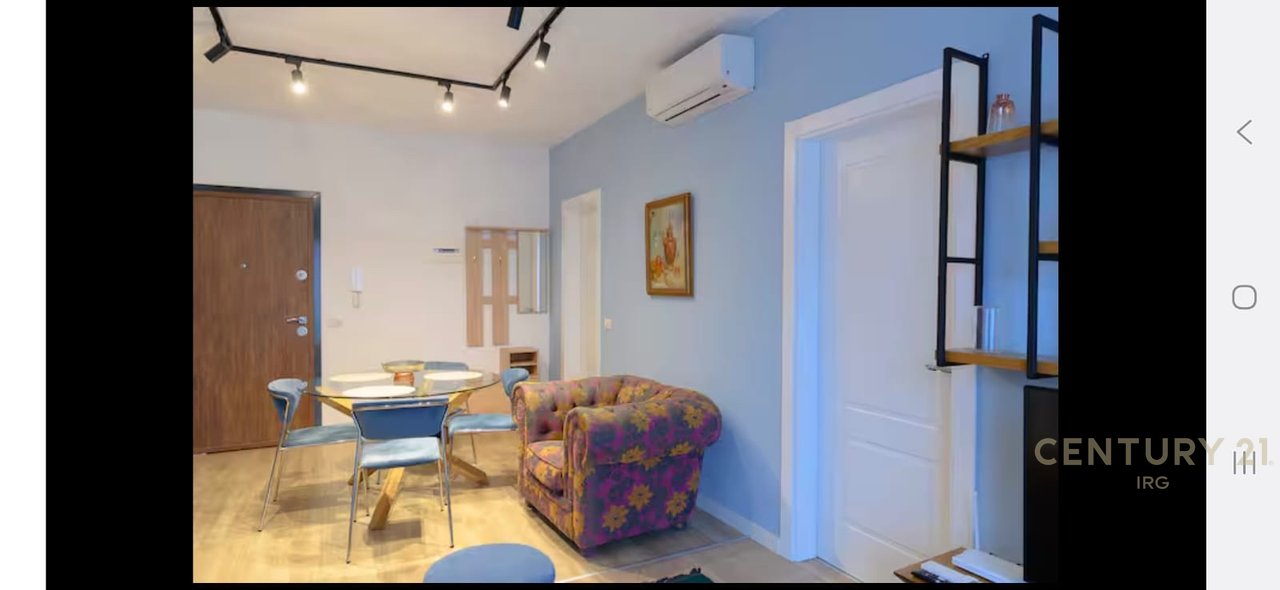 Jepet me qira apartament 2+1 prane Pazarit te Ri!