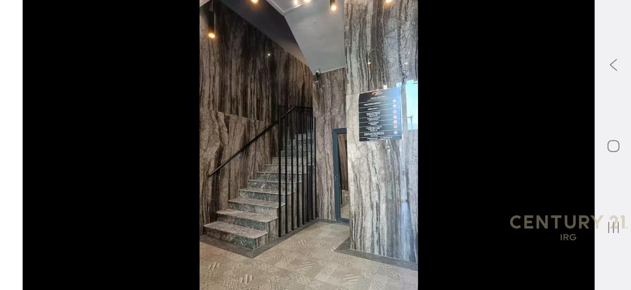 Jepet me qira apartament 2+1 prane Pazarit te Ri!