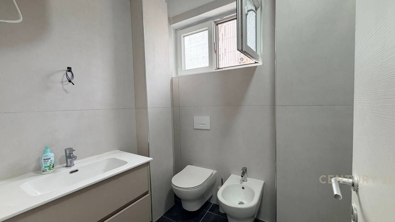 SHITET APARTAMENT 2+1 NE QERRET TEK ''HOTEL SUPREME'' !