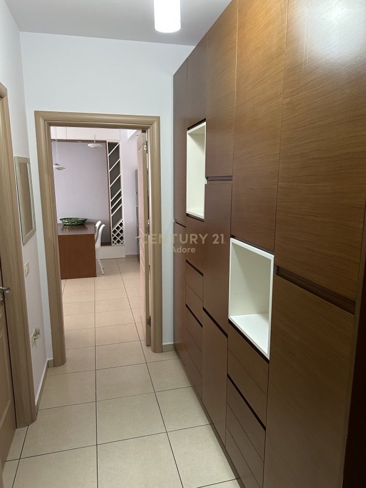 Jepet me qira apartament 1+1 – 70 m² | 5 Maj, tek kulla e parë e Qendrës Concord!