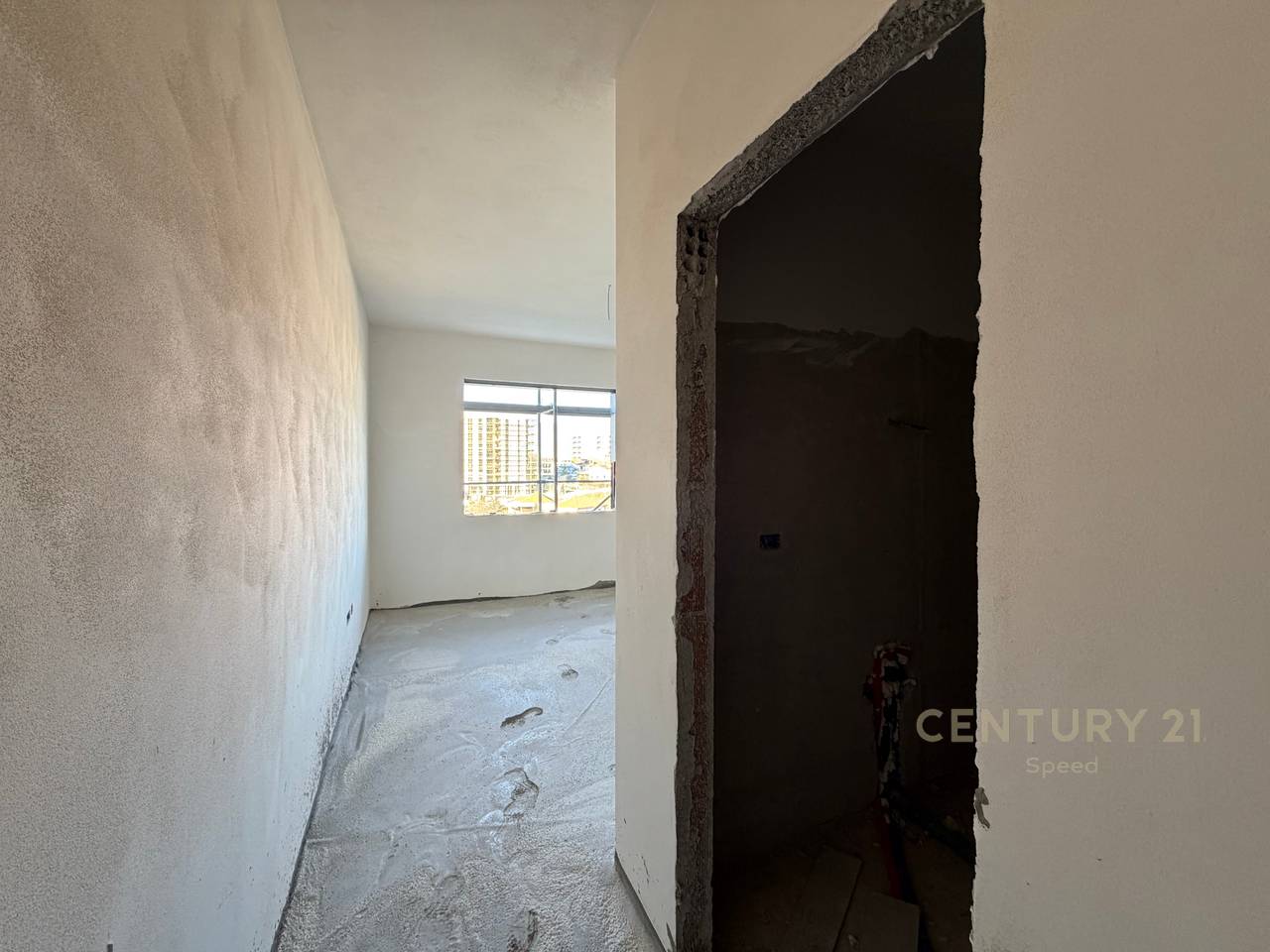 Shesim apartament 3+1+2 ne Paskuqan, prane Bulevardit te Ri!