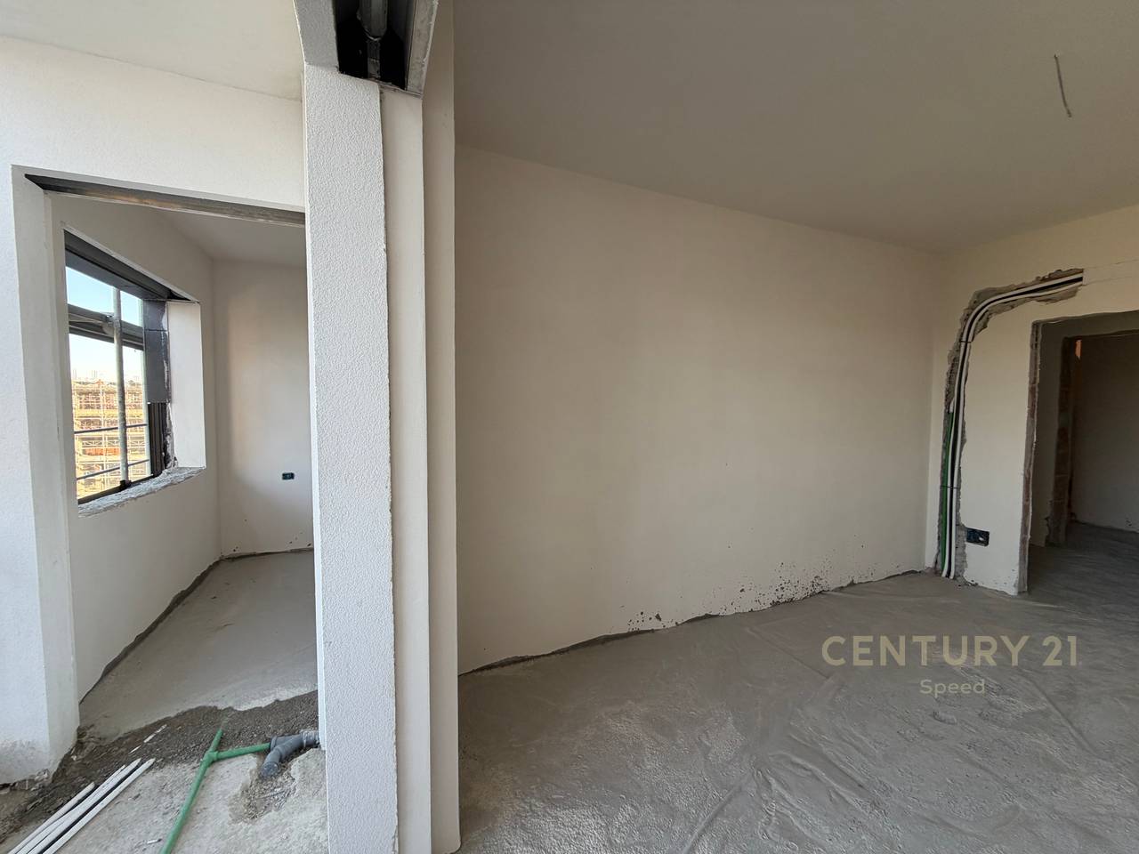 Shesim apartament 3+1+2 ne Paskuqan, prane Bulevardit te Ri!