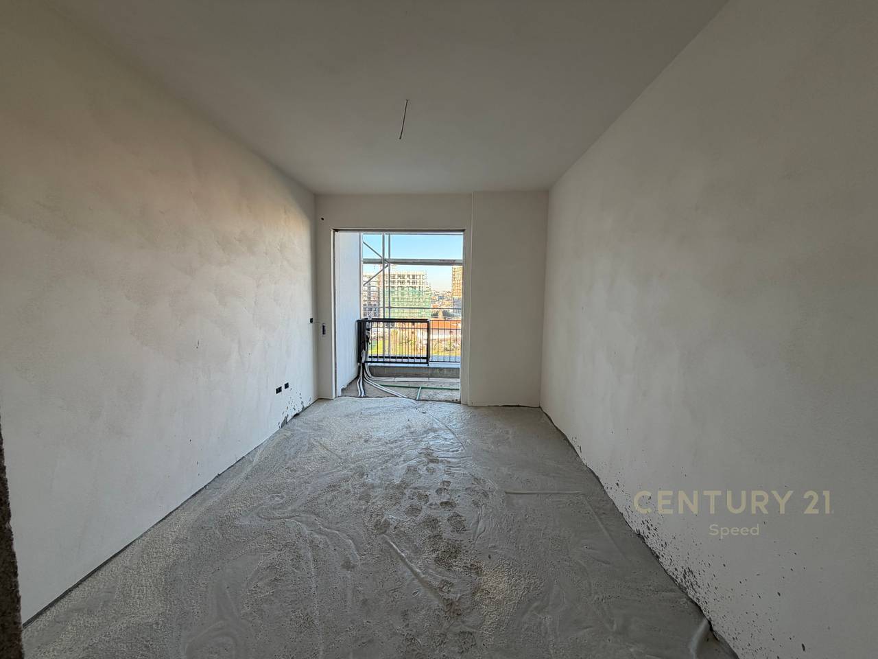 Shesim apartament 3+1+2 ne Paskuqan, prane Bulevardit te Ri!