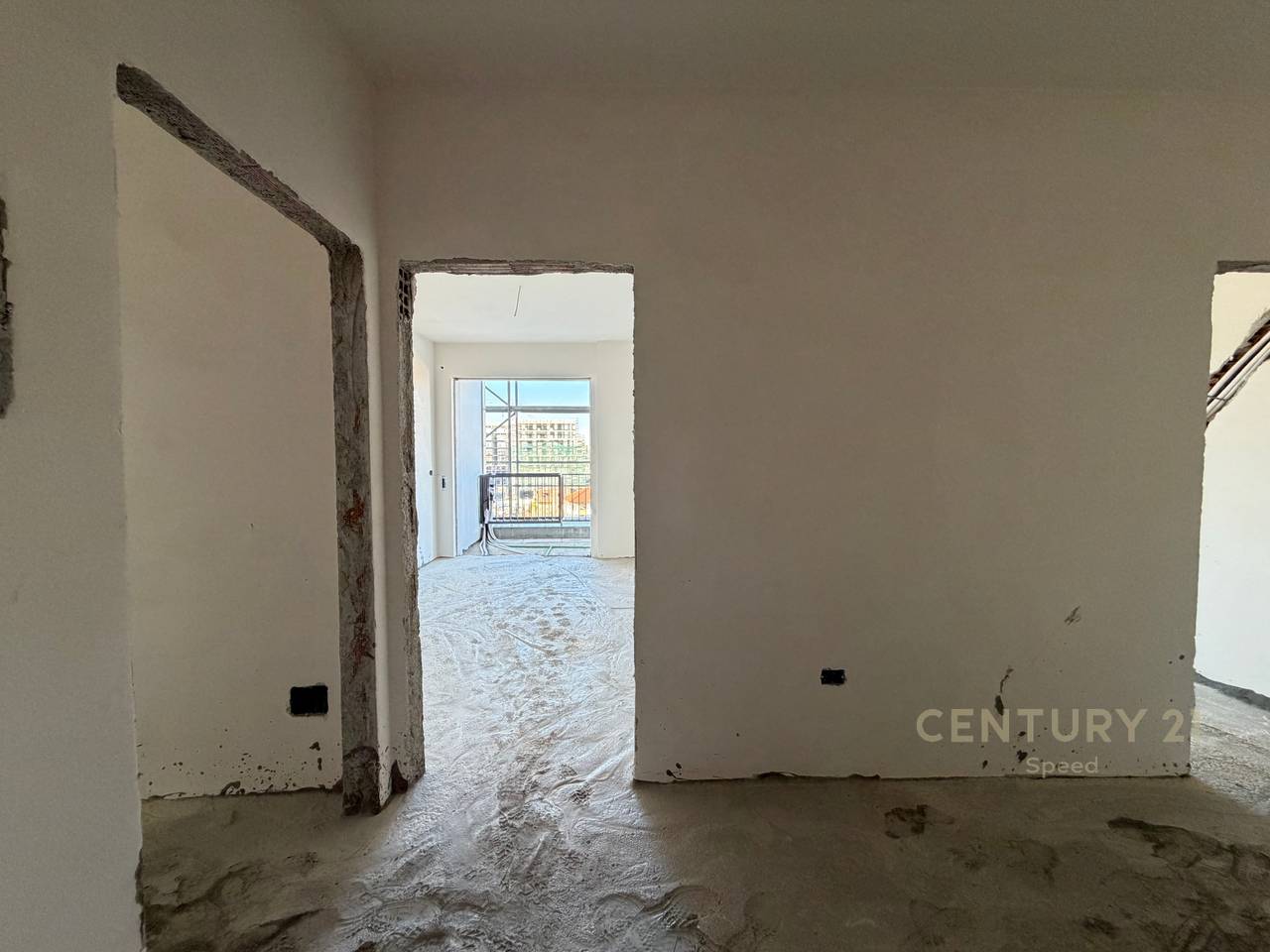 Shesim apartament 3+1+2 ne Paskuqan, prane Bulevardit te Ri!