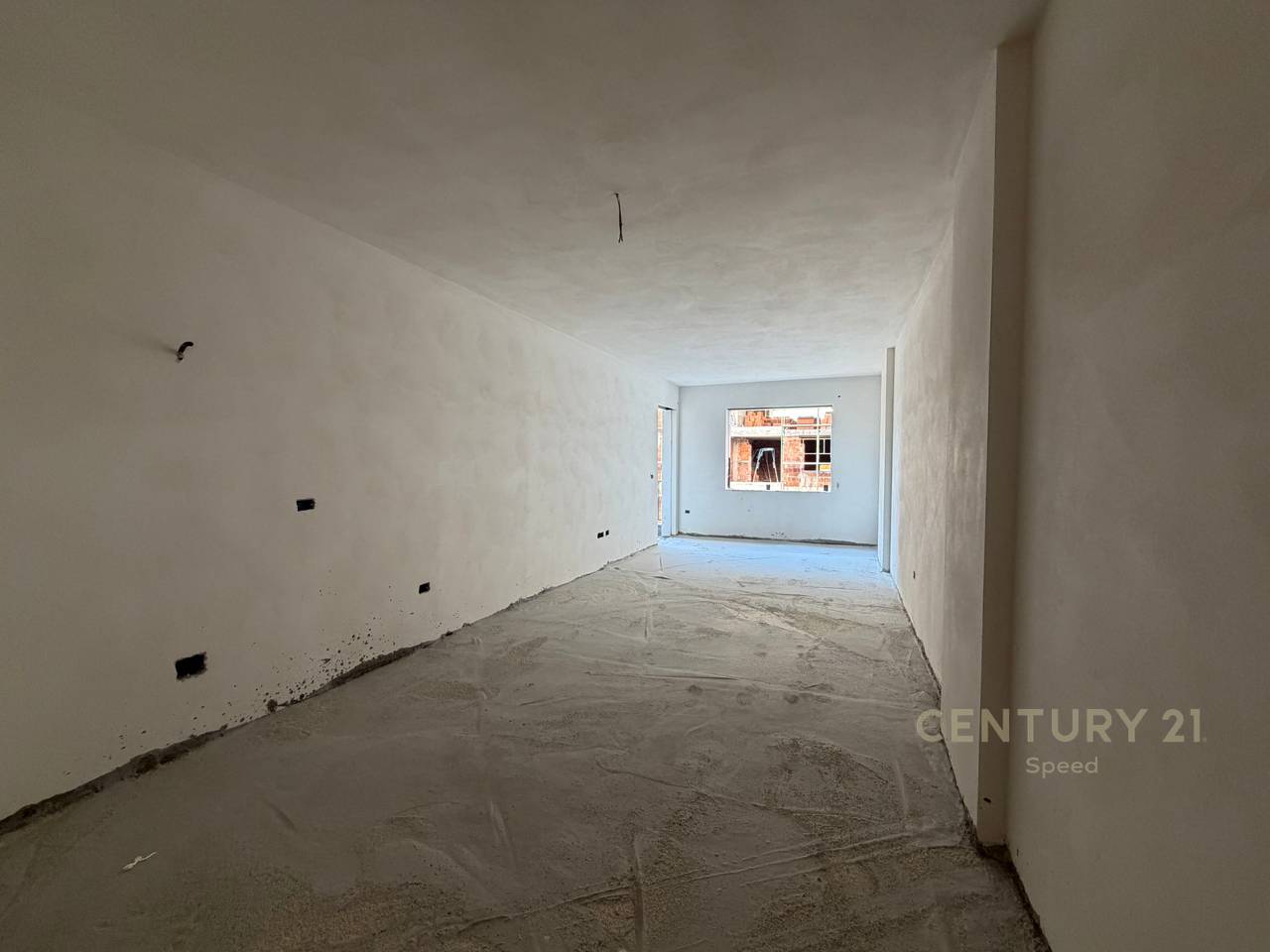 Shesim apartament 2+1+2 ne Paskuqan prane Bulevardit te Ri!