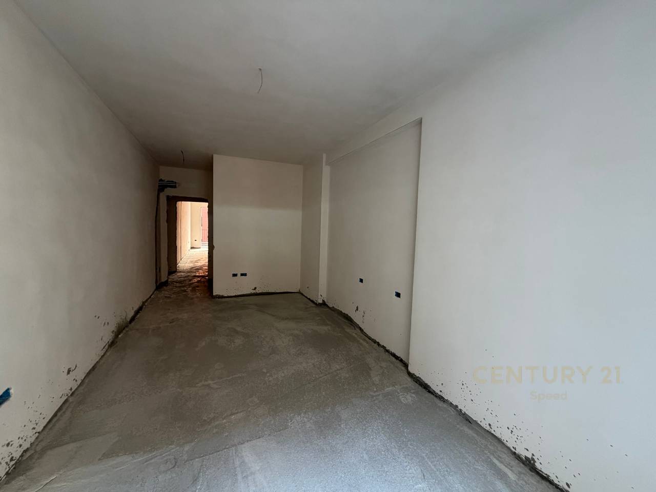 Shesim apartament 2+1+2 ne Paskuqan prane Bulevardit te Ri!