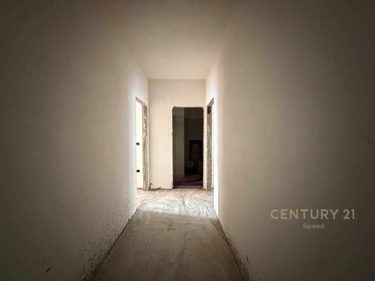 Shesim apartament 2+1+2 ne Paskuqan prane Bulevardit te Ri!