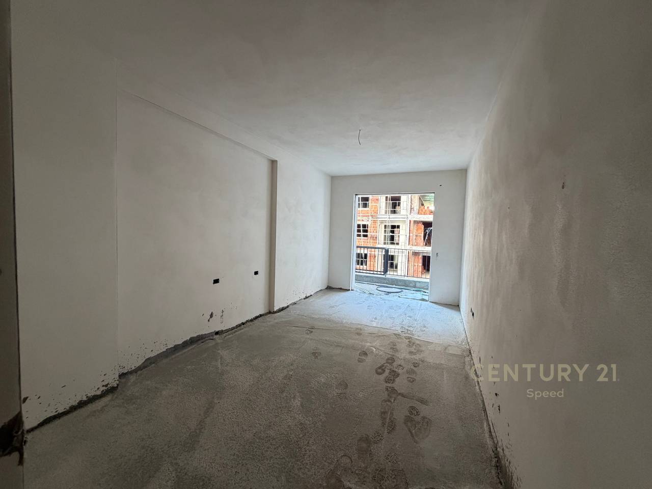 Shesim apartament 2+1+2 ne Paskuqan prane Bulevardit te Ri!