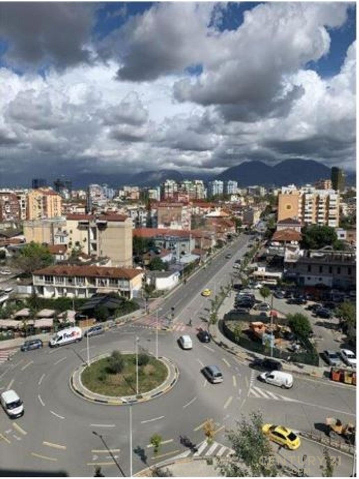 GROUND FLOOR SPACE FOR RENT, PARIS COMMUNE!