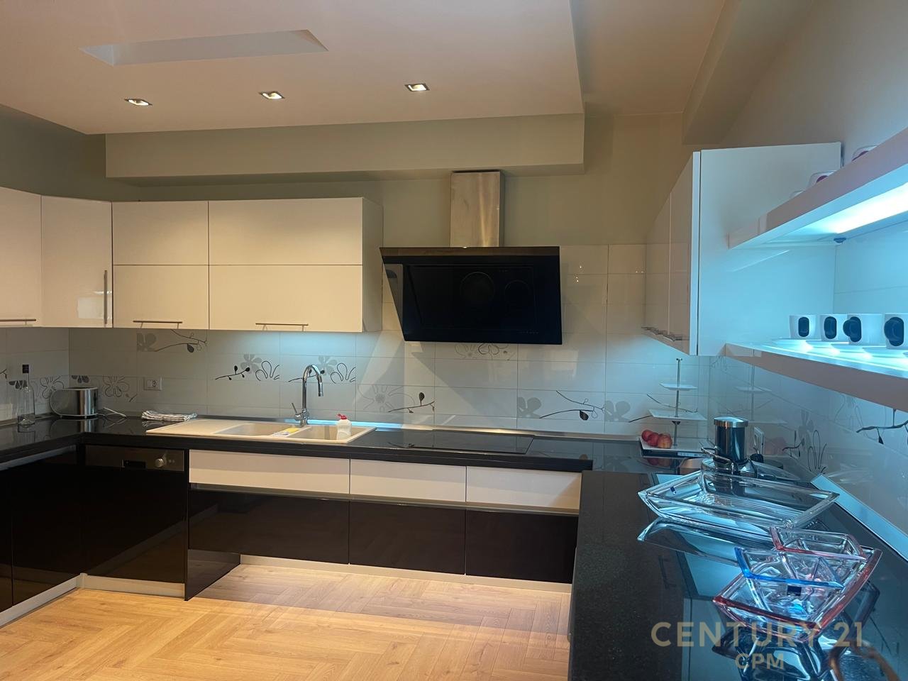 Apartment 2+1+2 For Rent in Ish Blloku, University Bookstore