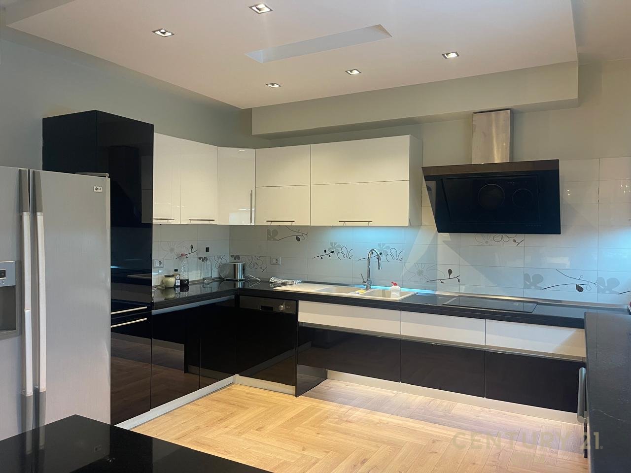 Apartment 2+1+2 For Rent in Ish Blloku, University Bookstore