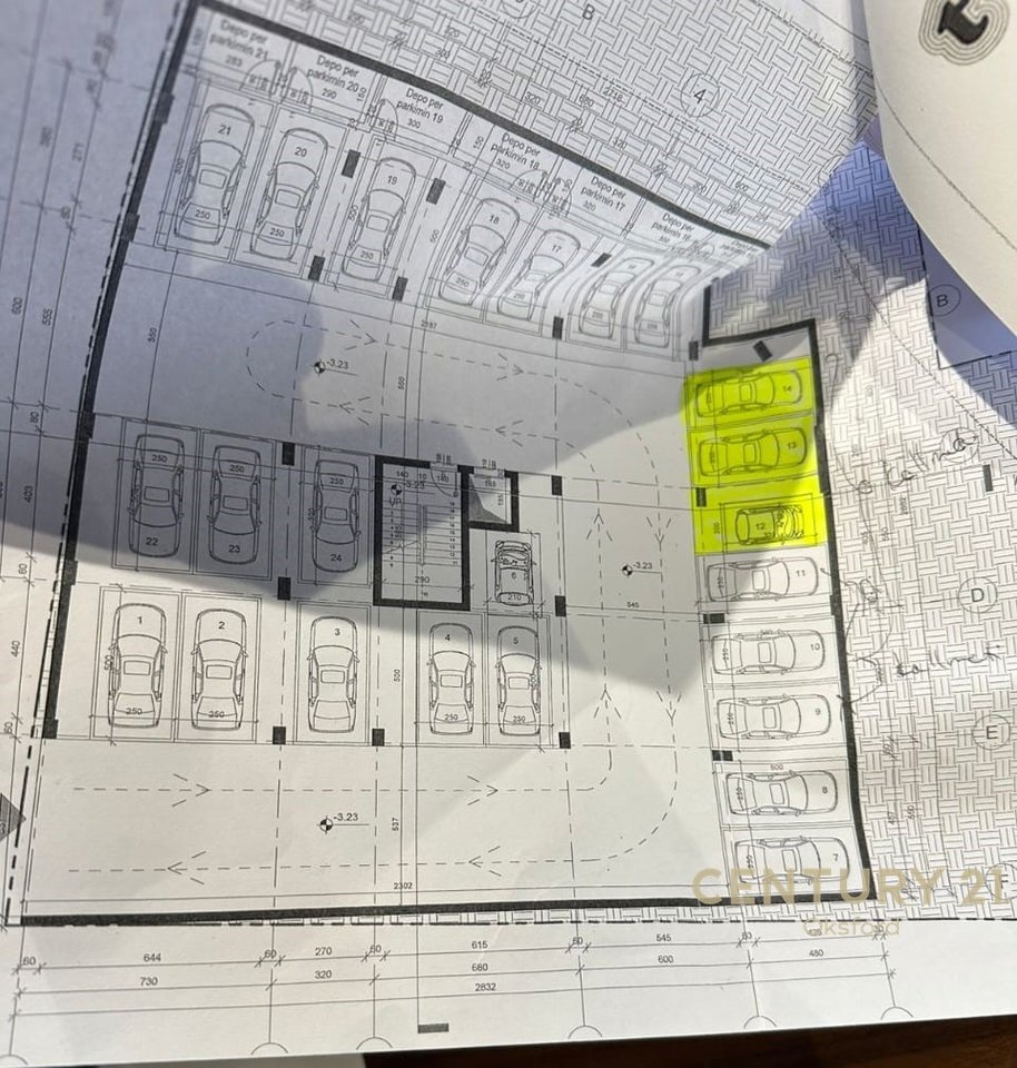 SHESIM 2 POSTE PARKIMI NE -1 TEK ISH FUSHA E AVIACIONIT !