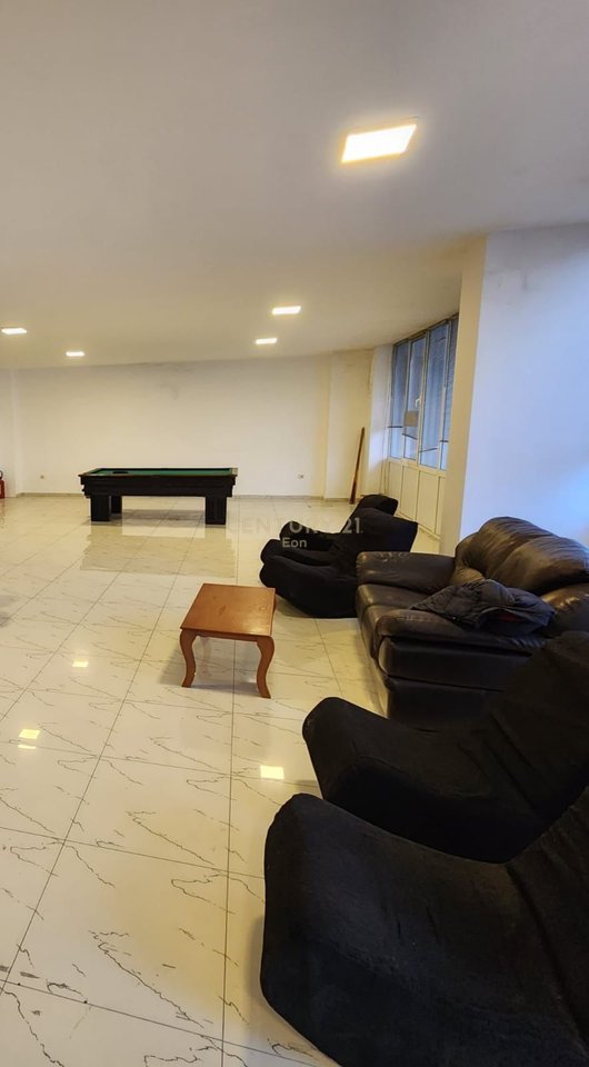 BUSINESS PREMISES FOR SALE NEAR THE TRAIN STATION !!