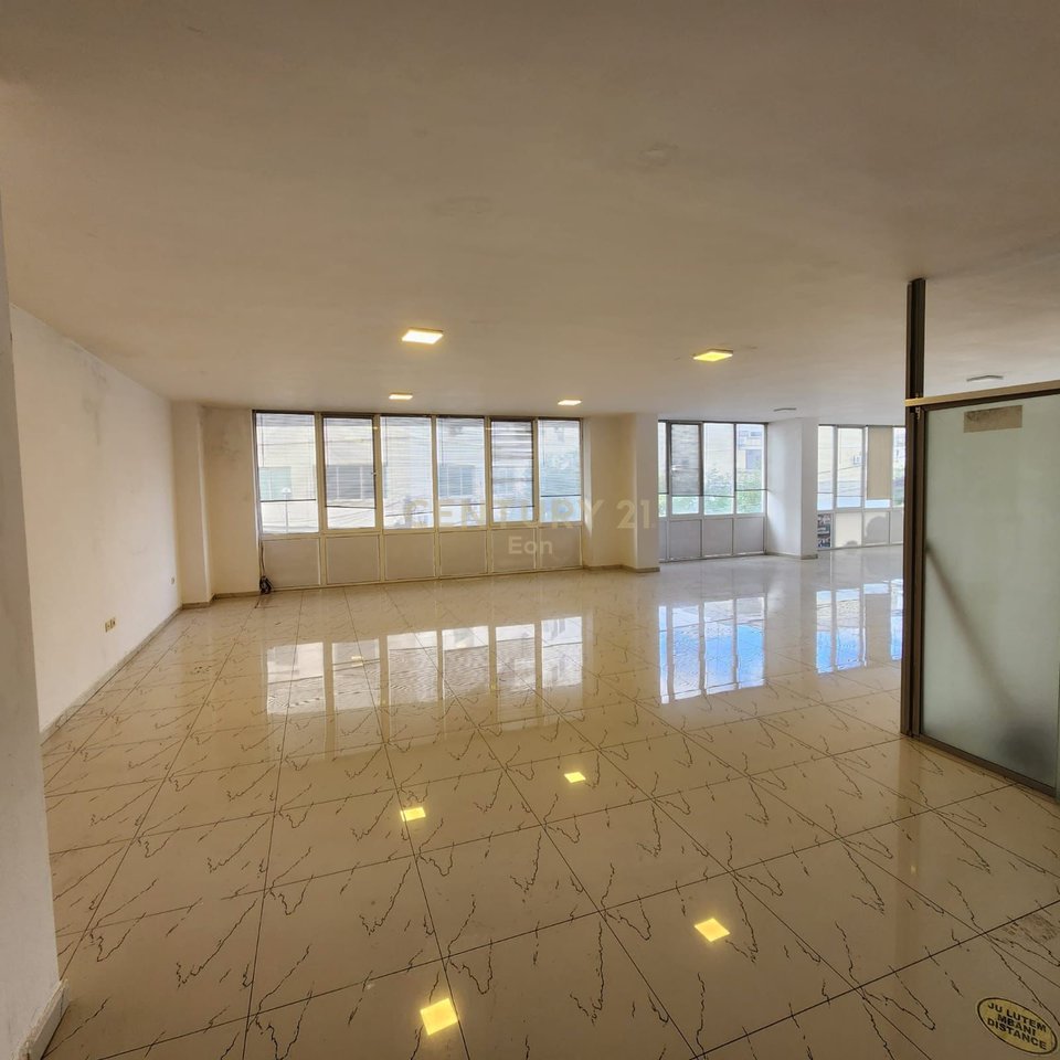 BUSINESS PREMISES FOR SALE NEAR THE TRAIN STATION !!