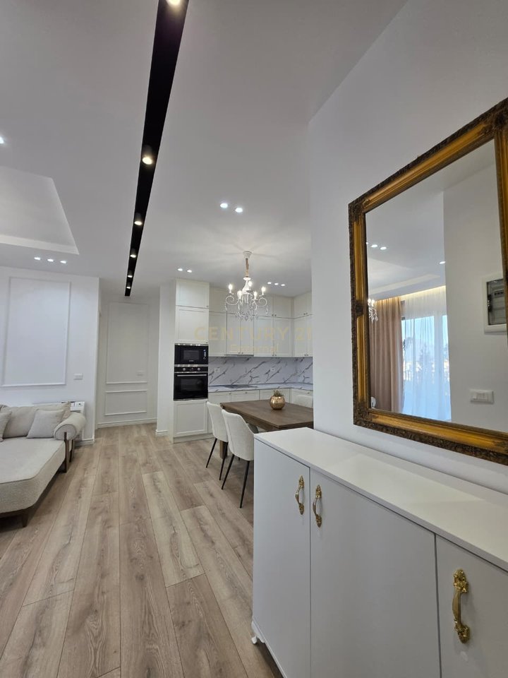 Apartament me qera 2+1+2+post parkimi tek Golden Park Rezidencë, rruga Faik Konica.