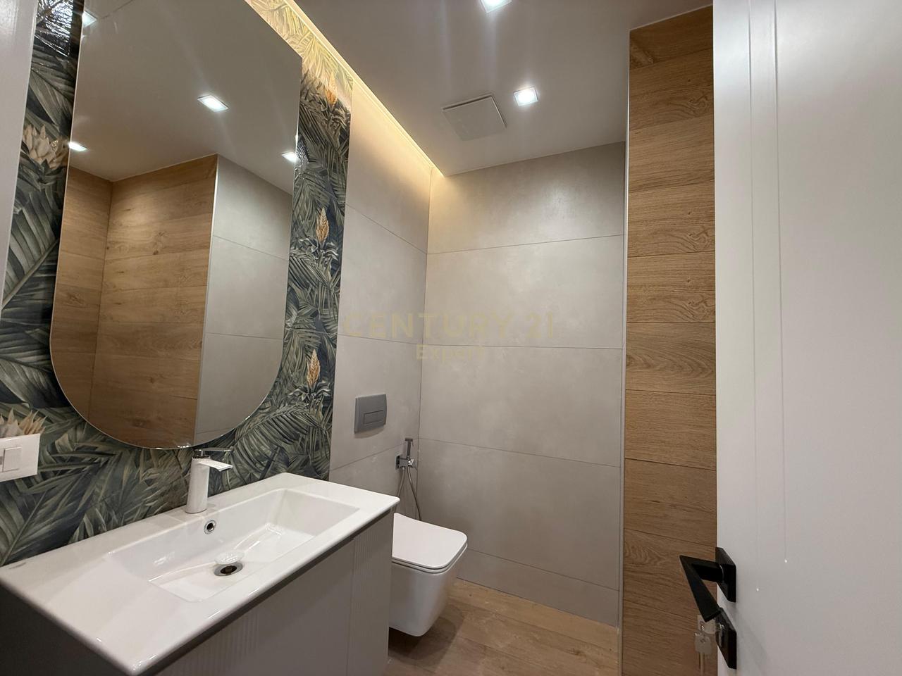 APARTAMENT MODERN 2+1+2 & POST PARKIMI PER QIRA TEK GALERIA, QENDER !!