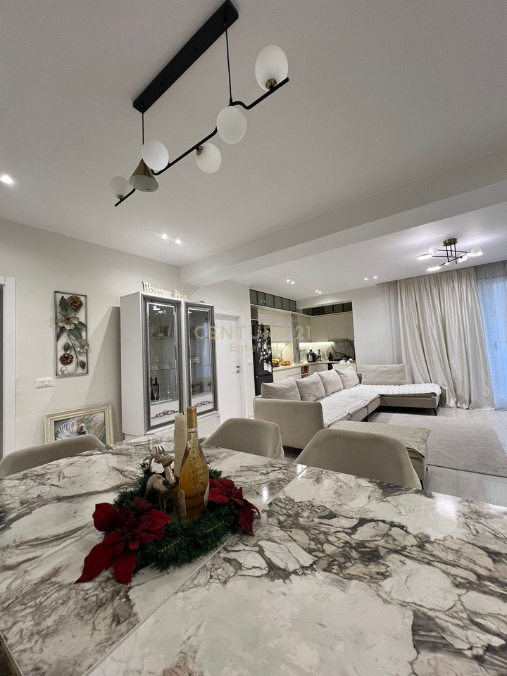 Apartament 2+1 Për Shitje në Stadiumi Dinamo