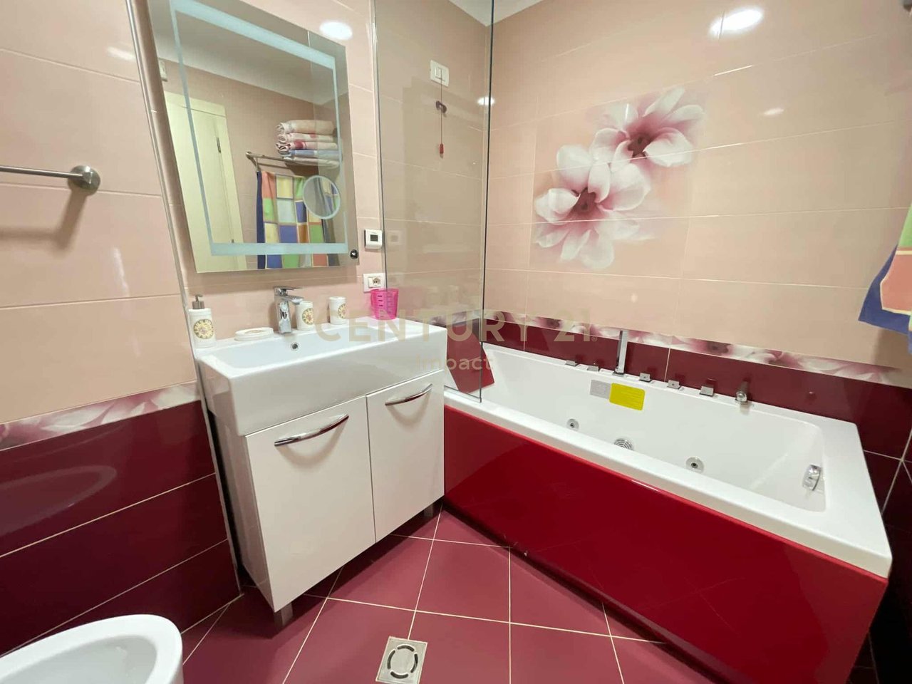 MODERN PENTHOUSE 4+1+2 FOR SALE WITH PARKING SPACE NEAR THE DRY LAKE, PETI STREET!