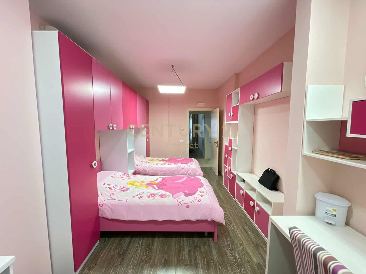 MODERN PENTHOUSE 4+1+2 FOR SALE WITH PARKING SPACE NEAR THE DRY LAKE, PETI STREET!