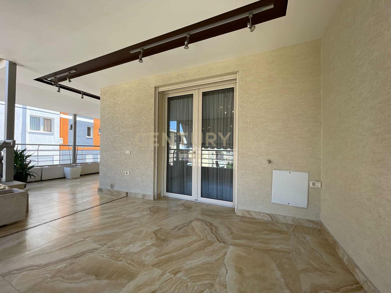 MODERN PENTHOUSE 4+1+2 FOR SALE WITH PARKING SPACE NEAR THE DRY LAKE, PETI STREET!