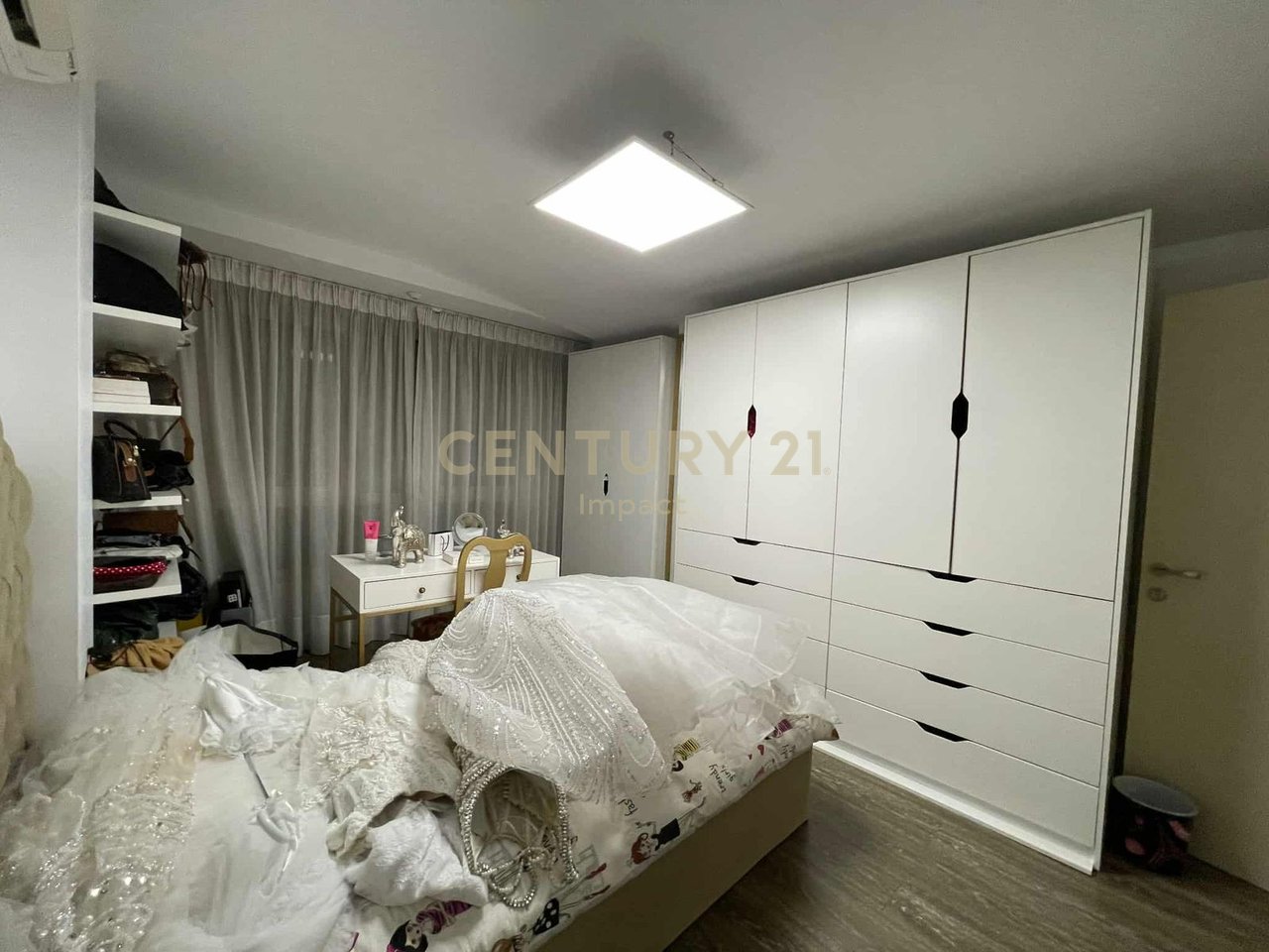 MODERN PENTHOUSE 4+1+2 FOR SALE WITH PARKING SPACE NEAR THE DRY LAKE, PETI STREET!