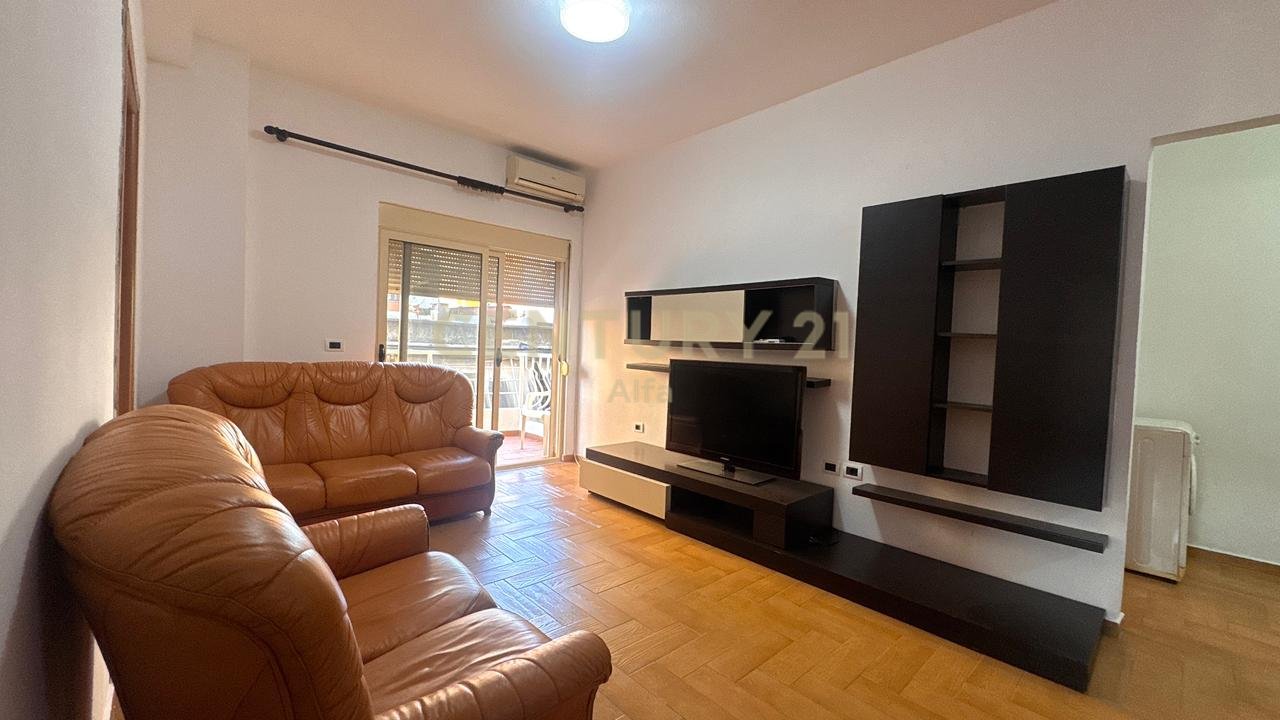 Jepet me qira apartament 2+1 në zonën e Myslym Shyrit, në Rrugën Him Kolli!