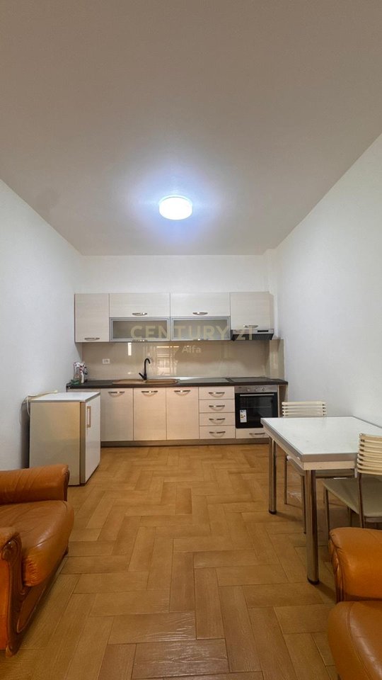 Jepet me qira apartament 2+1 në zonën e Myslym Shyrit, në Rrugën Him Kolli!