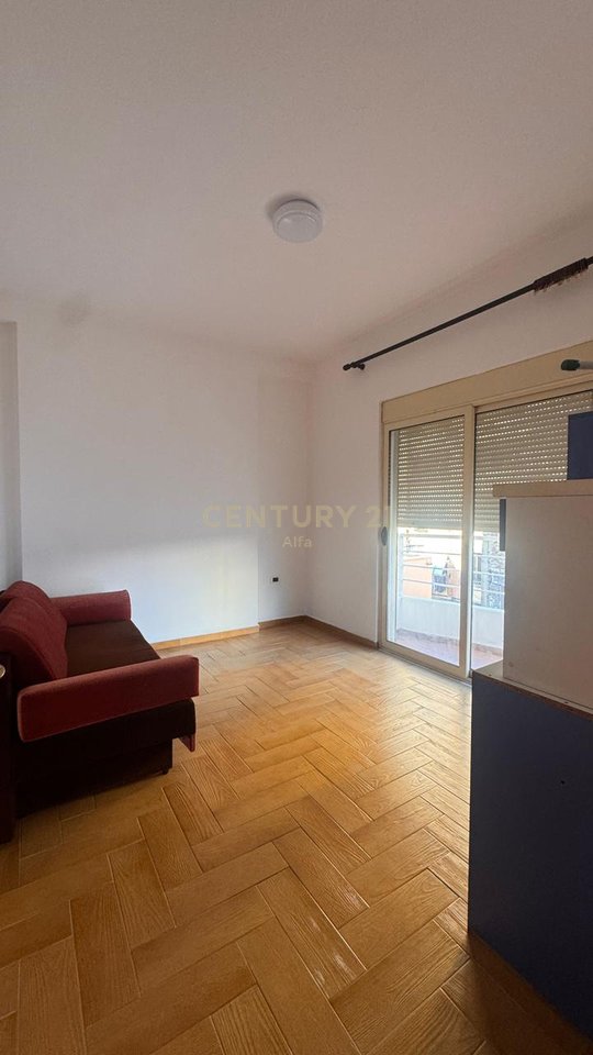 Jepet me qira apartament 2+1 në zonën e Myslym Shyrit, në Rrugën Him Kolli!