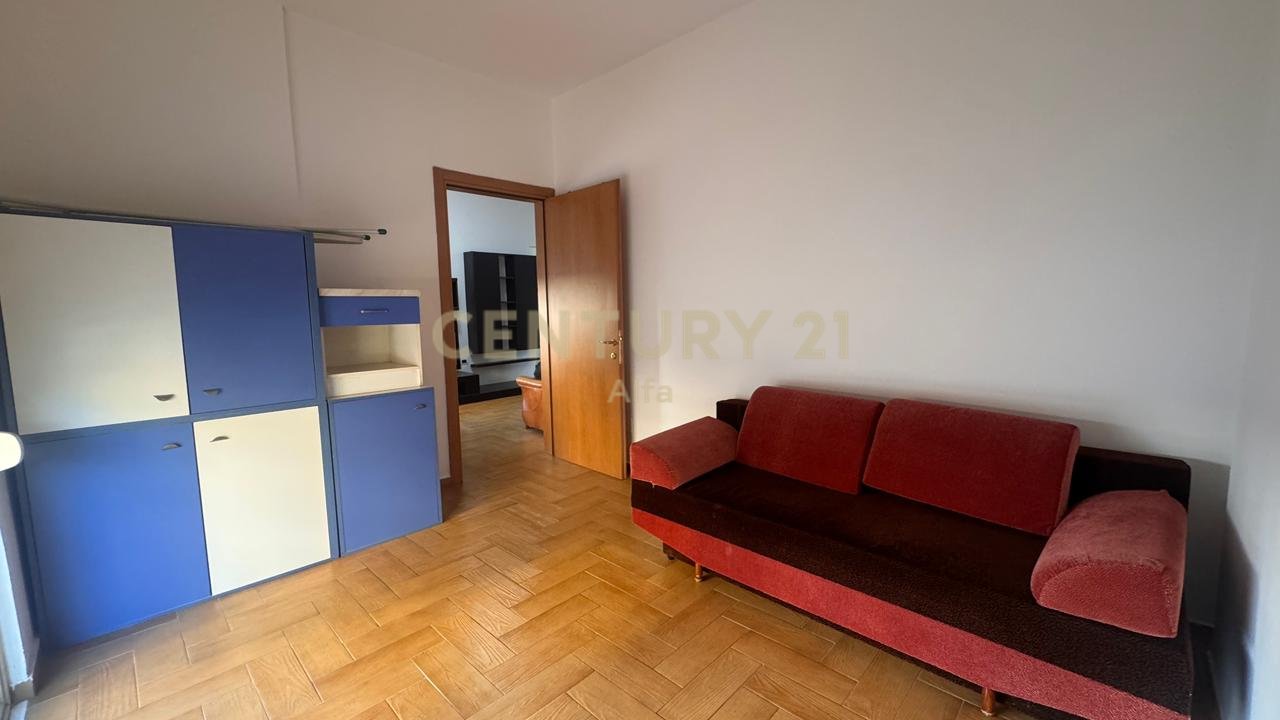 Jepet me qira apartament 2+1 në zonën e Myslym Shyrit, në Rrugën Him Kolli!